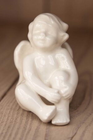 Figurka ceramiczna anioł
